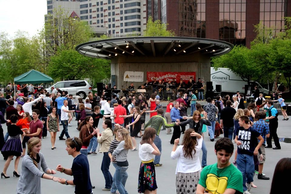 Tuesday Swing at Rosa Parks Circle — TUE 6 – WED 7 OCT