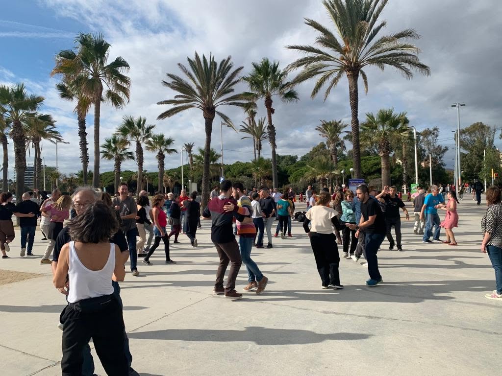 SATURDAY SWING BEACH JAM amb classe oberta a la Platja del Poblenou! — SAT 14 NOV