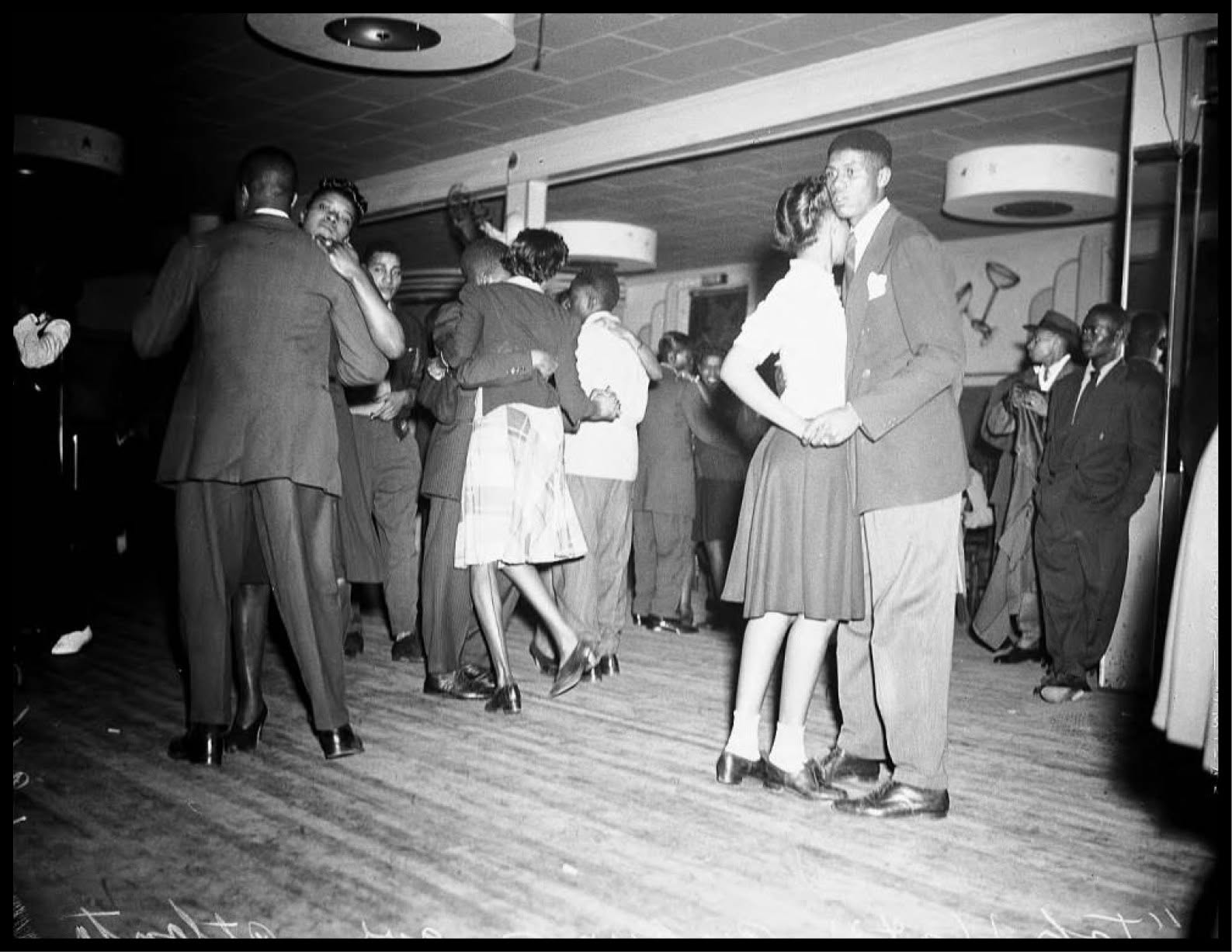 Pratique Mensuelle de Danses Swing avec Jenn et Lionel — SUN 4 OCT