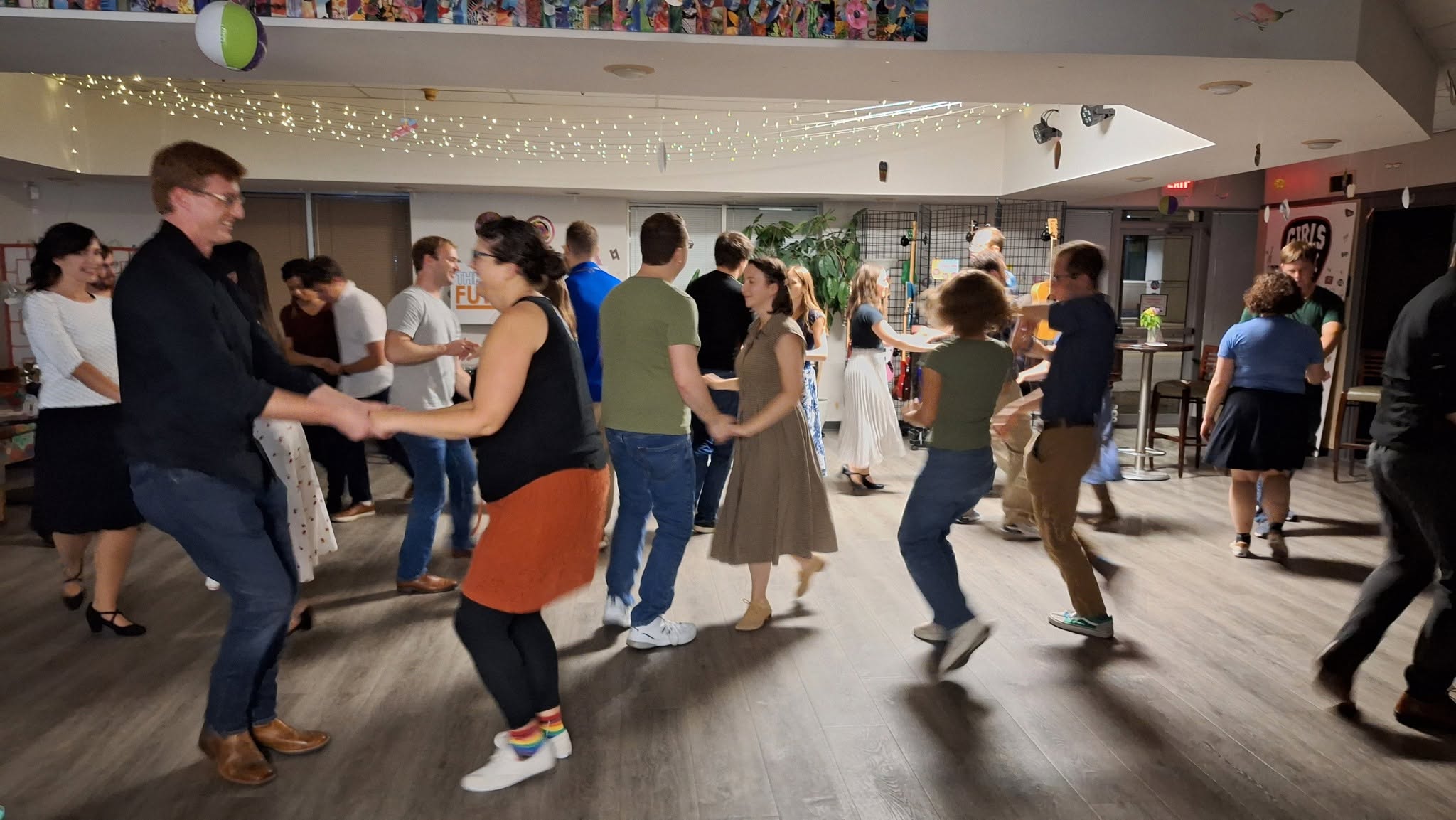 Swing Dance Lessons & Social — THU 22 – FRI 23 OCT